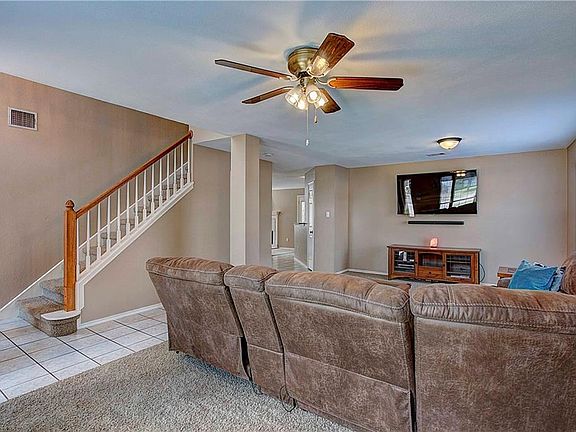 5th image of 402 Steeplechase Dr