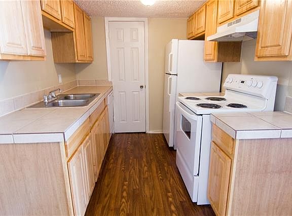 5th image of 2124 Burton Dr APT 222