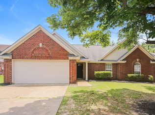 1957 Paddock Ln, Southaven, MS 38671