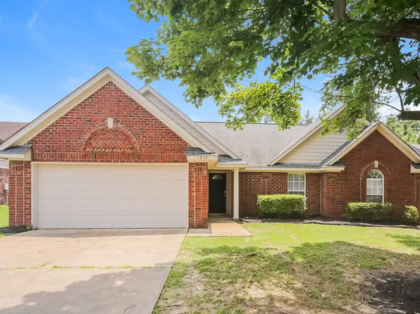 1957 Paddock Ln, Southaven, MS 38671