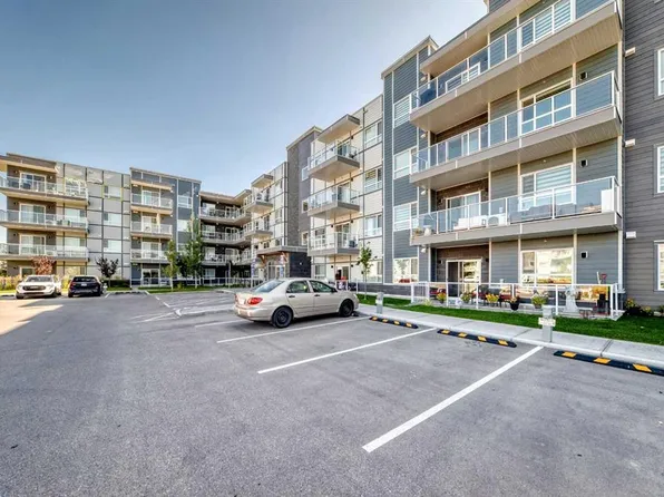 40 N Carrington Plz NW #120, Calgary, AB T3P 0Y9
