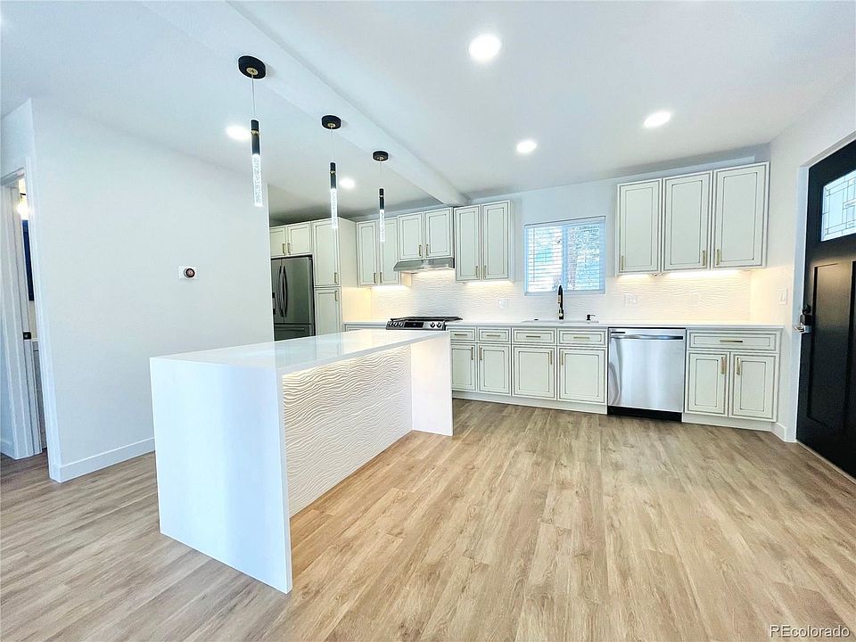 1st image of 79 Lakewood Cir