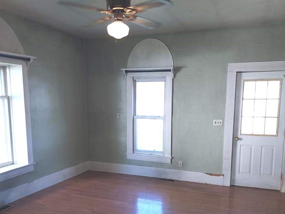 2nd image of 460 & 464 E Washington St