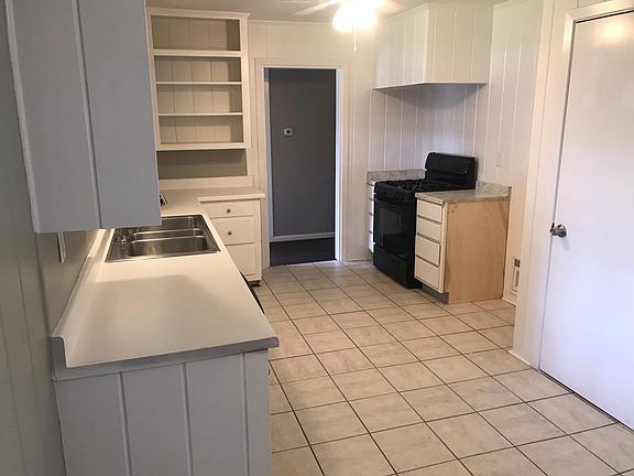 3rd image of 117 E 5th St
