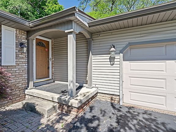 5th image of 2978 Lynn Rd