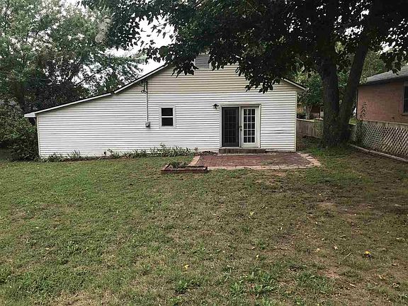 3rd image of 105 Spruce Dr