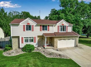 141 Fernwood Ln, Grand Island, NY 14072
