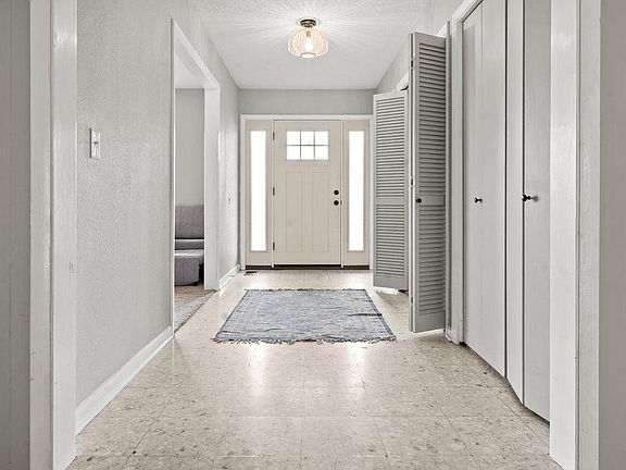2nd image of 808 N 8th Ave