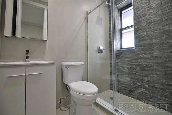 Rented by Real Street Inc | media 6