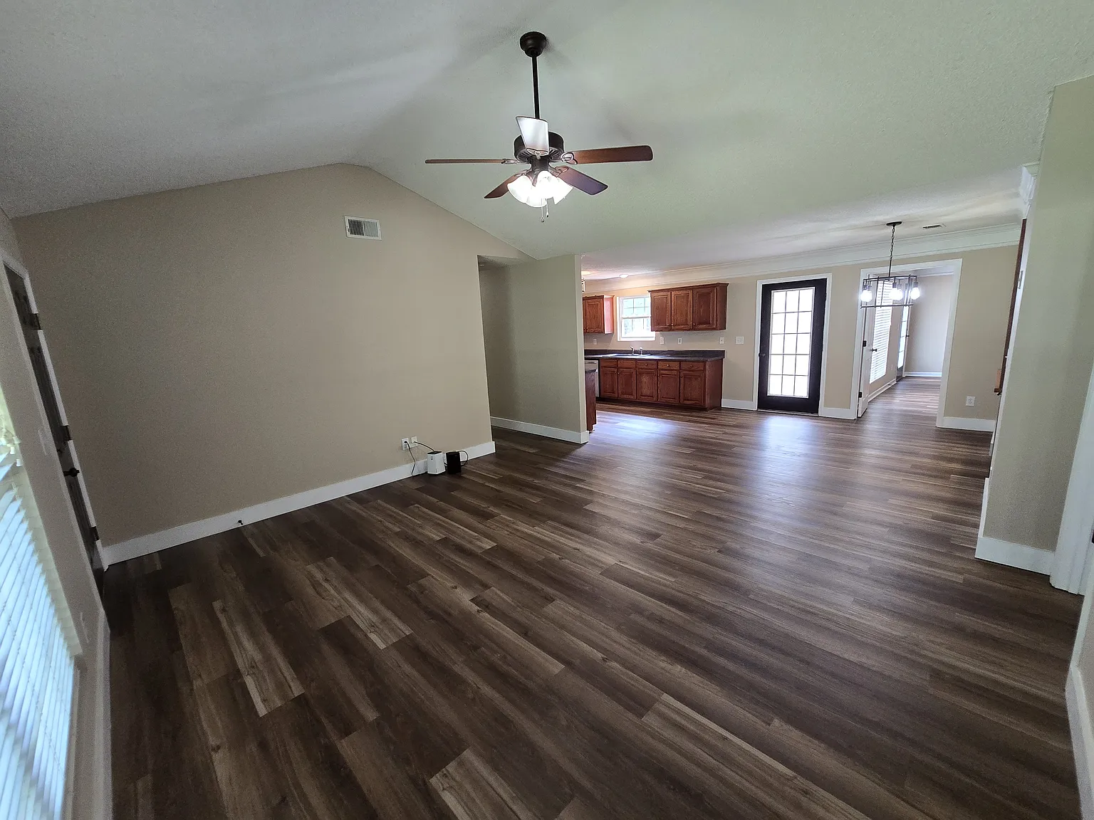 5 bed, 2100 sqft, $2,500 — Photo 4