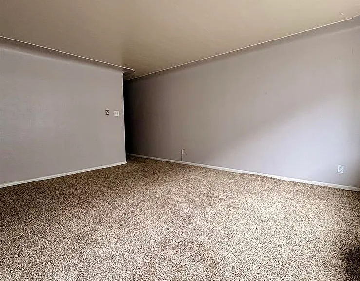 Karen Jean Apartments — Photo 18