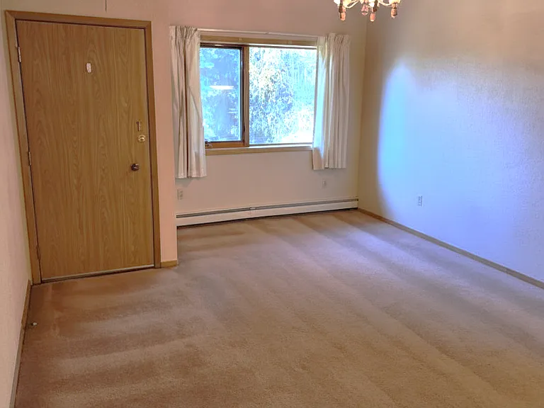 Lakefront Apartments for Rent in North Pole, AK | Beaver Lake Apartments — Photo 10