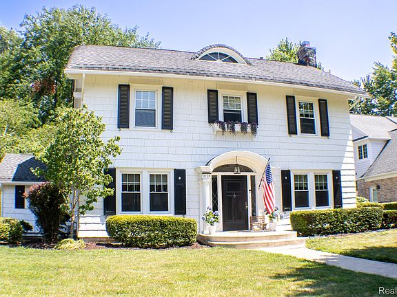 2nd image of 1010 Kensington Ave