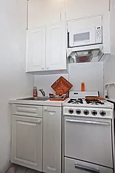 Rented by Barkoff Residential 