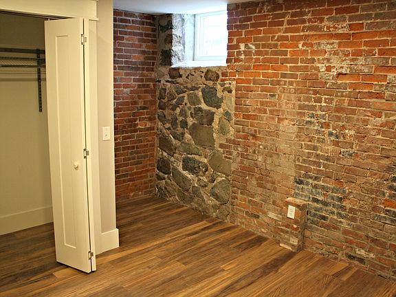 3rd image of 1509 E Superior St #100