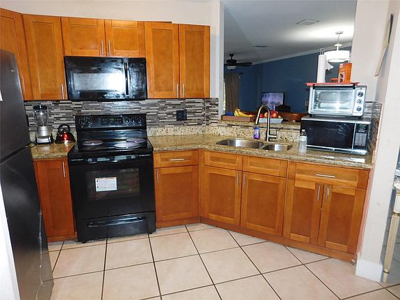5th image of 1106 SW 44th Way