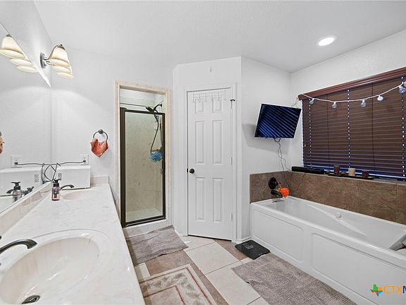 5th image of 2402 Scott Dr