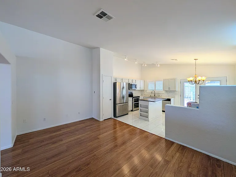 2824 W Angela Dr — Photo 19
