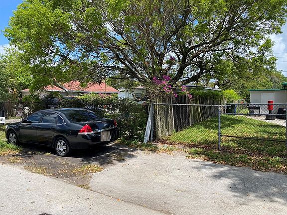 2nd image of 842 NW 4th Ave