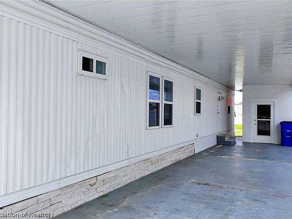 3rd image of 3406 Fairmount Dr