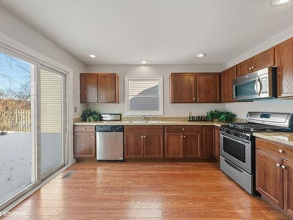 5th image of 2860 Garden Dr