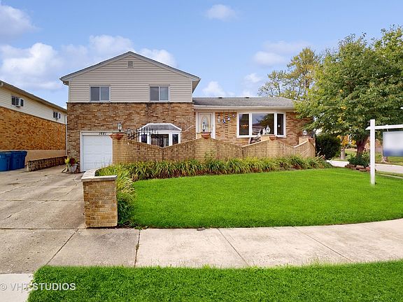 2nd image of 1681 Channing Ct