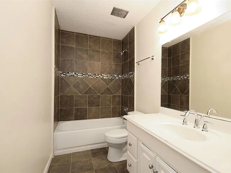 18203 Brooknoll Dr — Photo 10