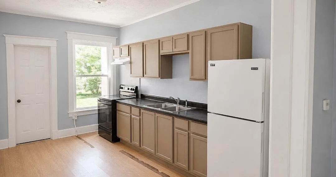 3 bed, 870 sqft, $1,050 — Photo 3