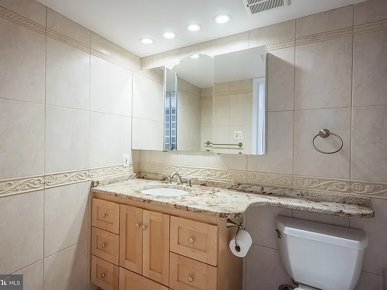 1800 Old Meadow Rd #1712A — Photo 28