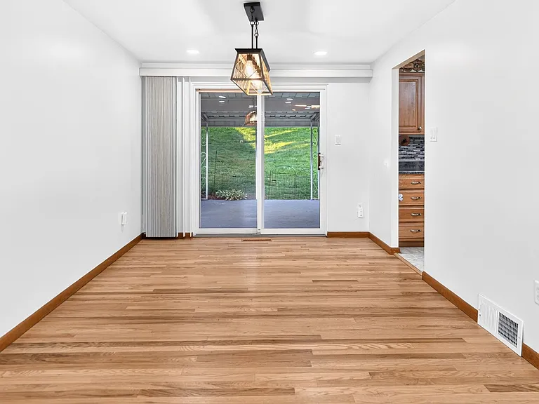 436 Sharon Rd — Photo 3