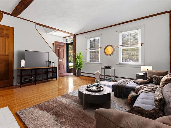 2nd image of 307 Maple St #307