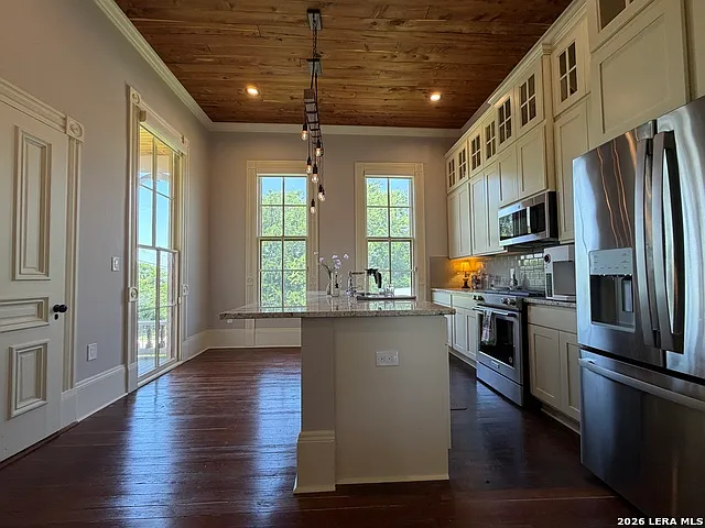 1133 E Crockett St — Photo 11