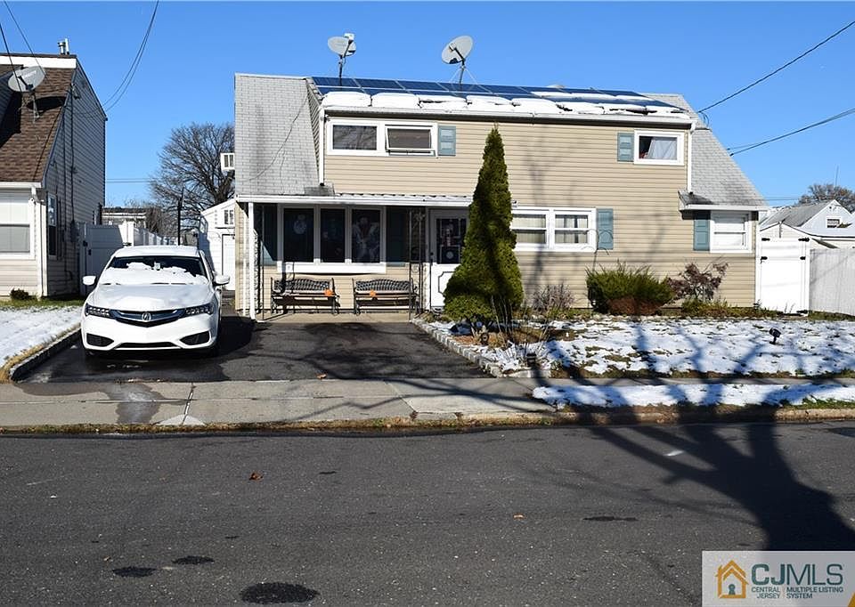 2nd image of 92 Hickory St