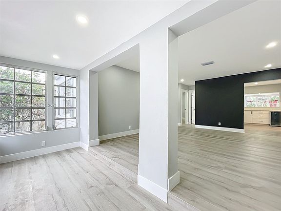 2nd image of 5301 NE 6th Ave