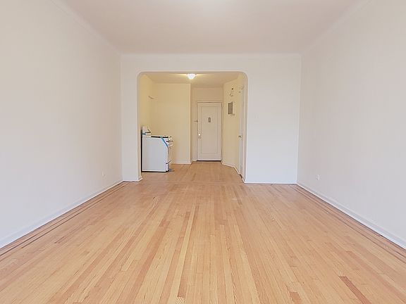 4th image of 1037 51st St APT B9