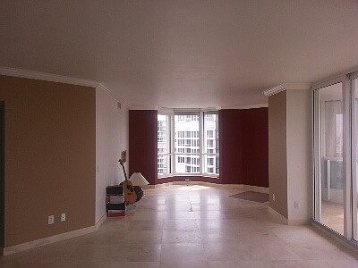 Very Spacious Living Room/Den