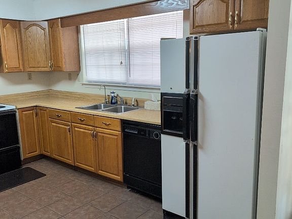 5th image of 133 Winchester Way