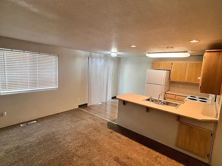 Mountain View Dr — Photo 2