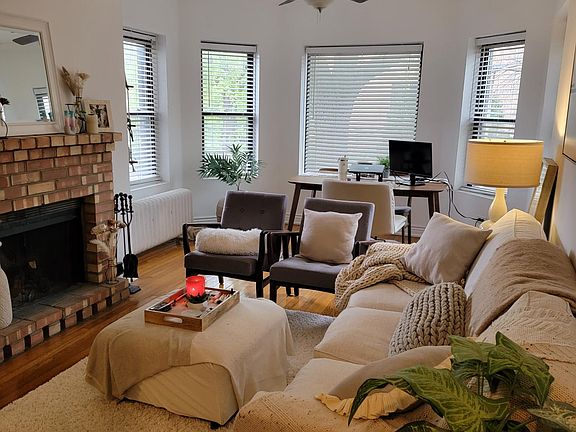 2nd image of 685 W Wrightwood Ave APT 1W