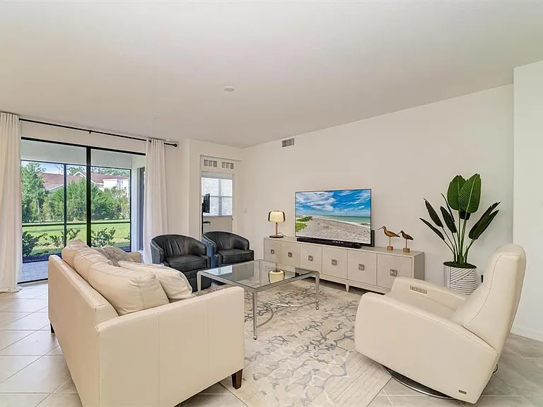 5687 N Honore Ave #411 — Photo 7