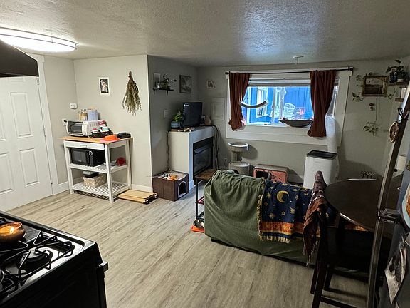 4th image of 1413 1/2 Park Ave