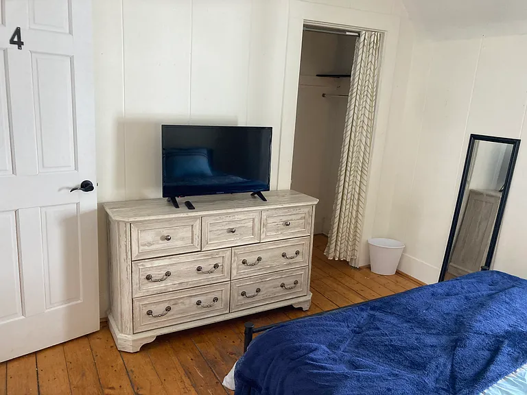 10 Bay St — Photo 13