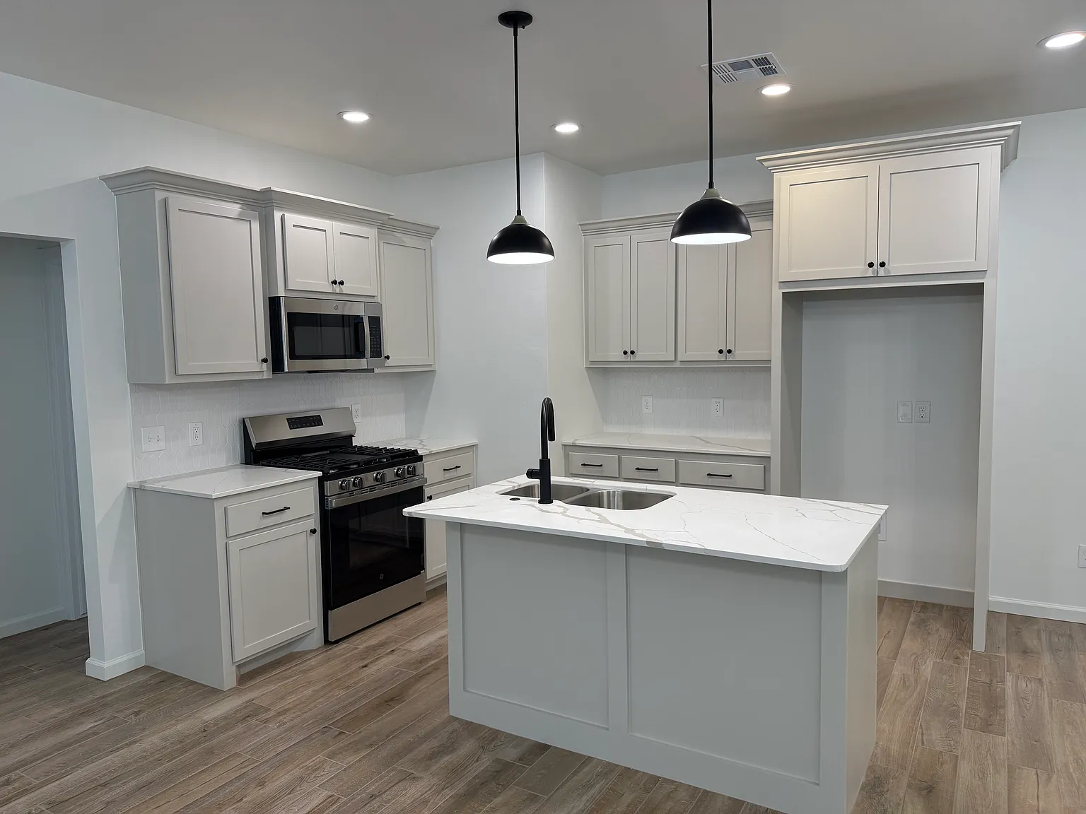 2 bed, 1163 sqft, $1,350 — Photo 3