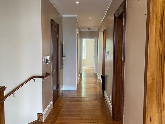 4th image of 1114 Ashbury St