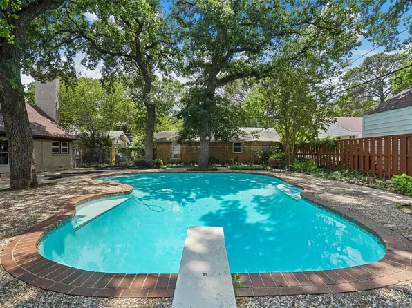 1505 N Riverside Dr, Fort Worth, TX 76111