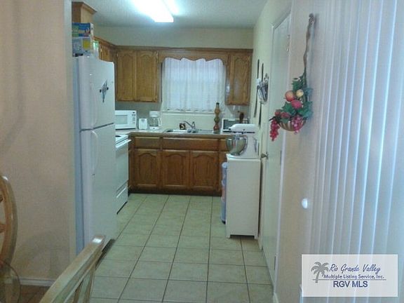 3rd image of 2869 Rosewood Cir
