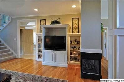 4th image of 5860 Carrington Ln