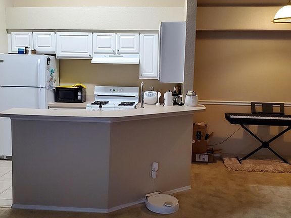 2nd image of 13810 SUTTON PARK Drive #933