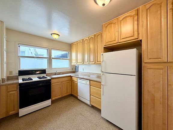 5th image of 2225 Washington St APT 4