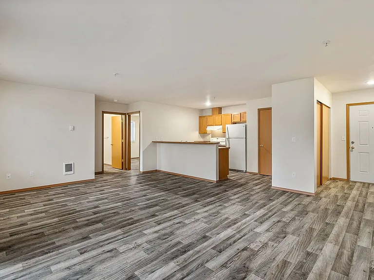 804 Sussex Ave E — Photo 10